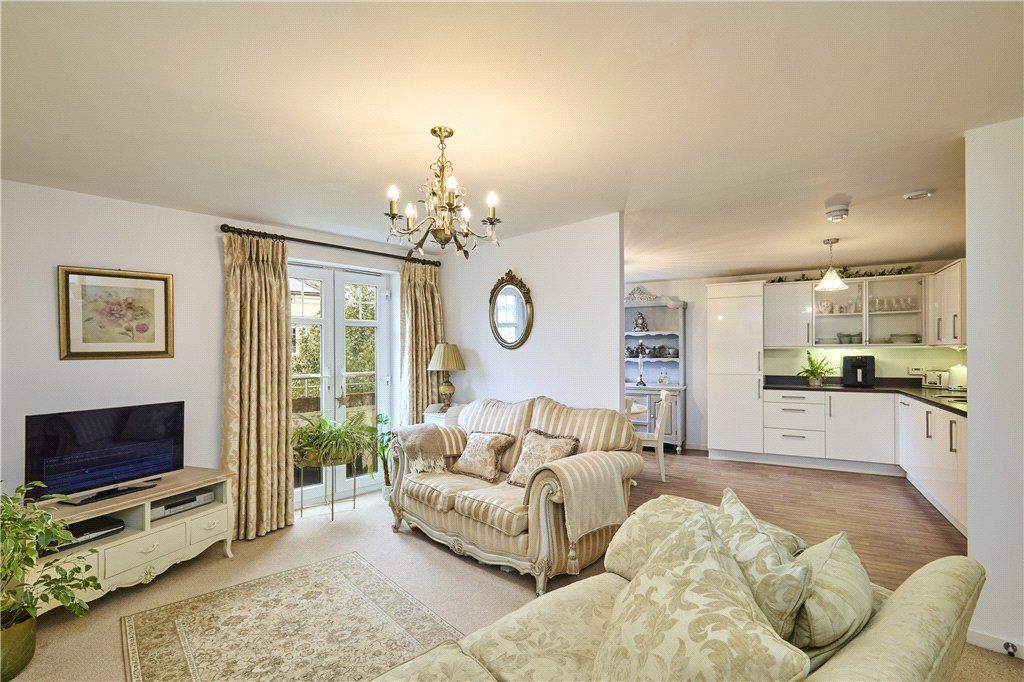 Property photo 1 of 14 Lounge