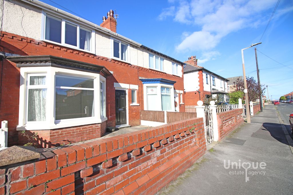 Property photo 1 of 21