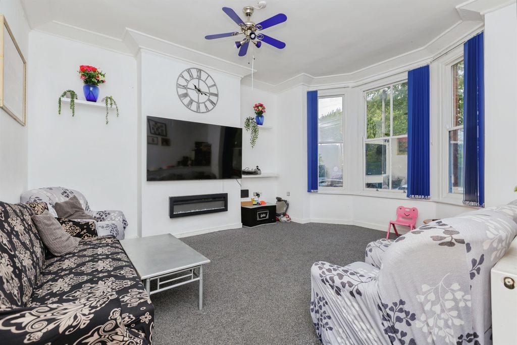 Property photo 3 of 19