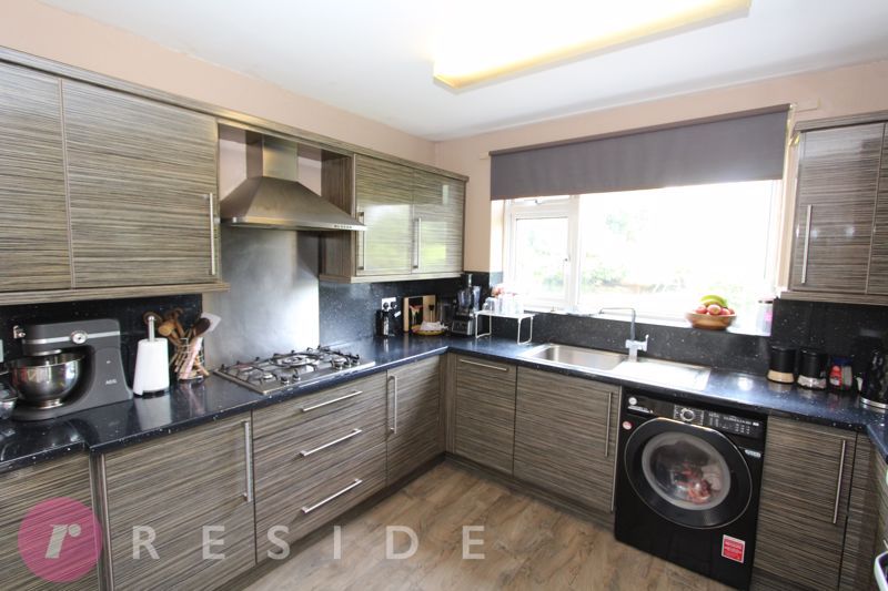 Property photo 3 of 14 Kitchen