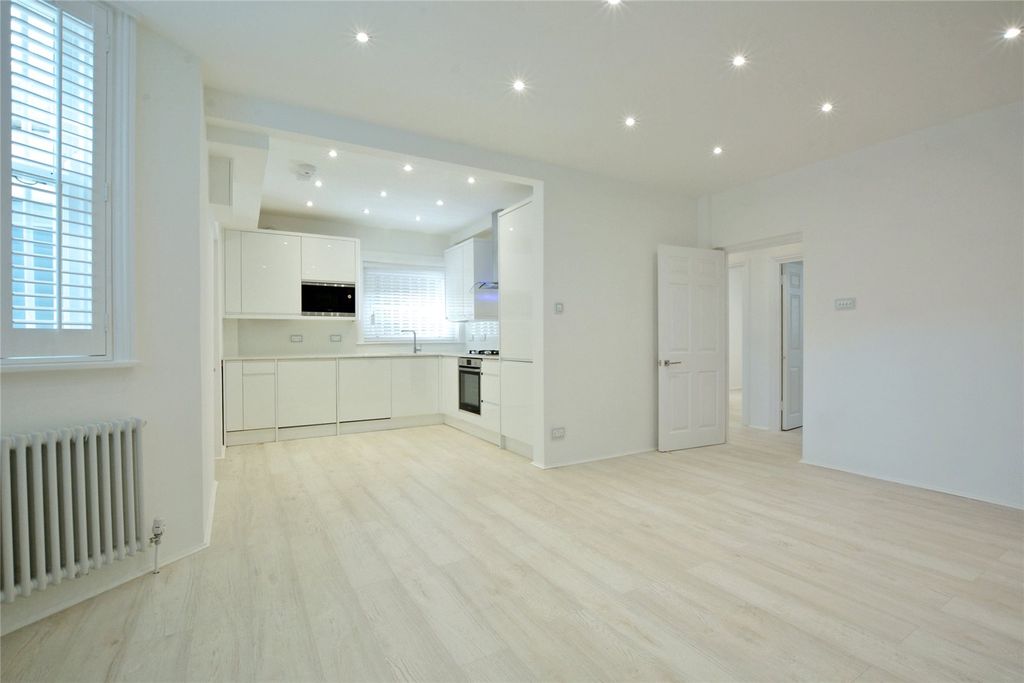 Property photo 2 of 16 Reception/Kitchen