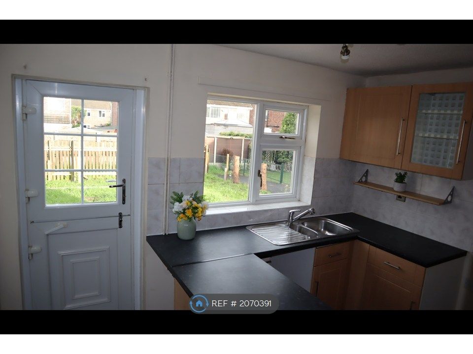 Property photo 2 of 12 Kitchen