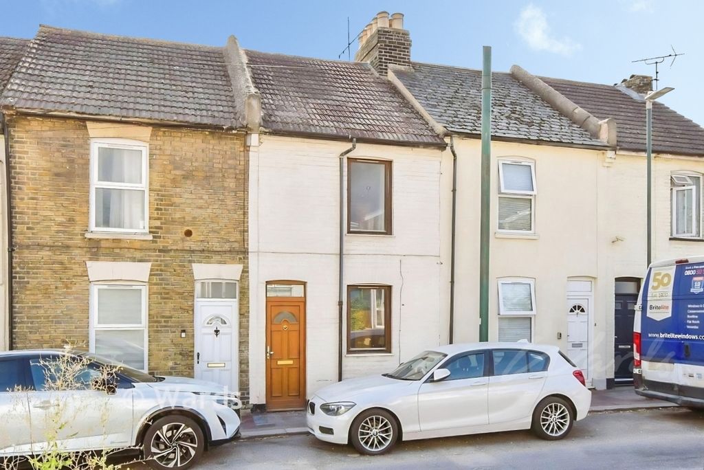 Property photo 1 of 9 Upper Luton Front