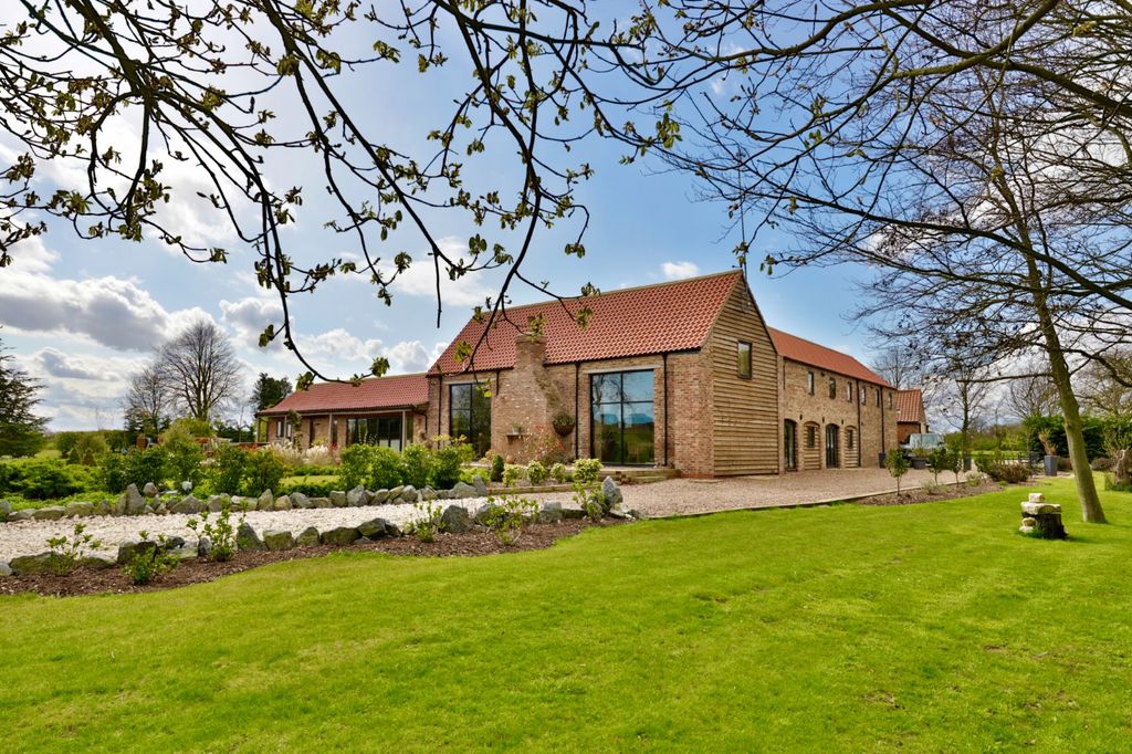 Property photo 1 of 25 2027730