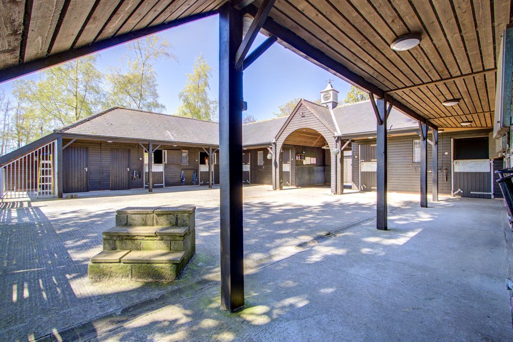 Property photo 3 of 53 Stable Yard