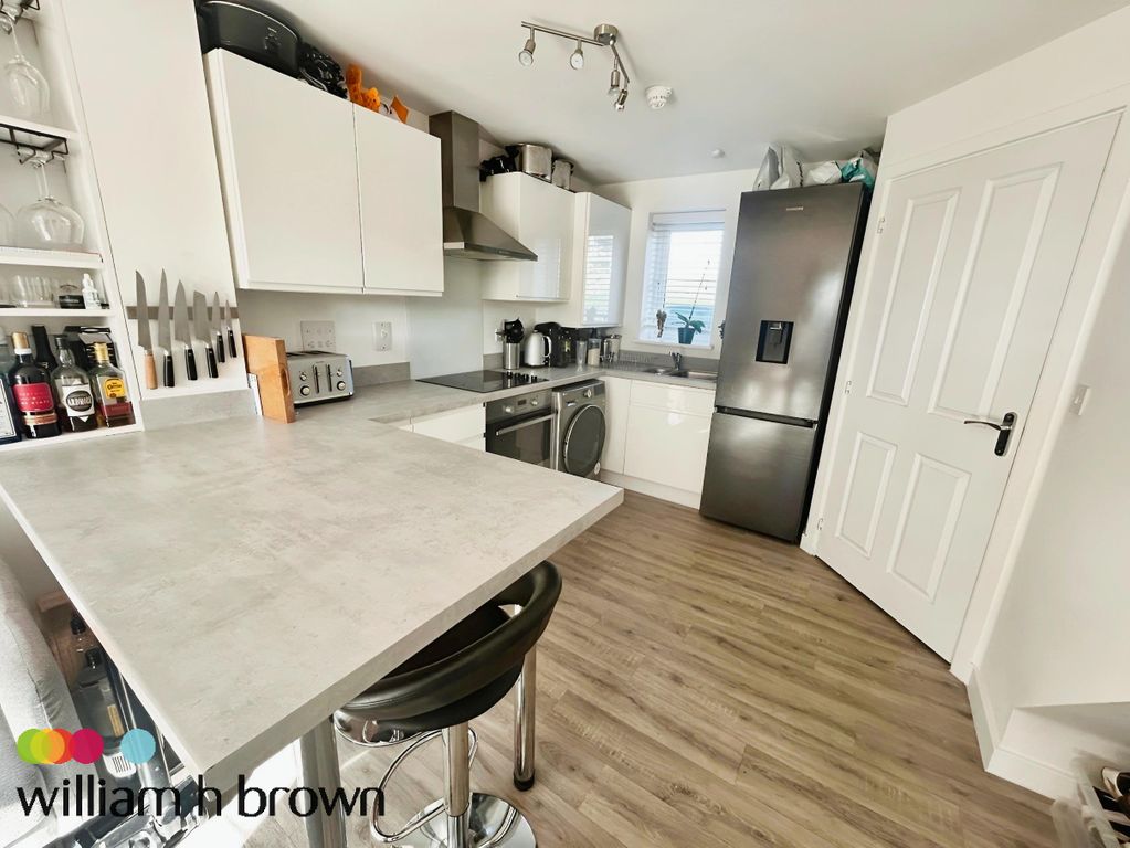 Property photo 2 of 12 Kitchen