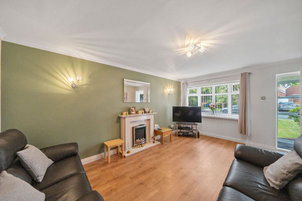 Property photo 2 of 27