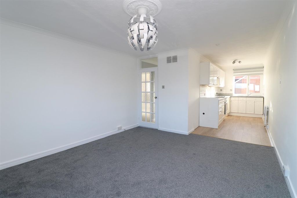 Property photo 2 of 11 Img_5204.Jpg