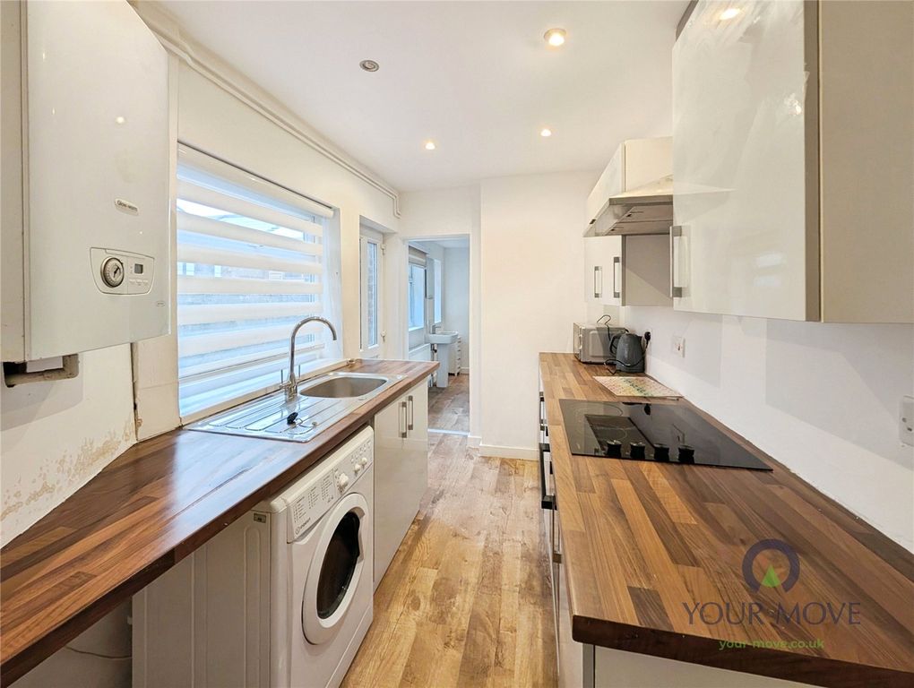 Property photo 3 of 9 Kitchen