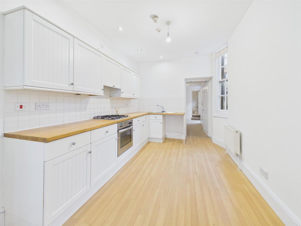 Property photo 2 of 5 Kitchen