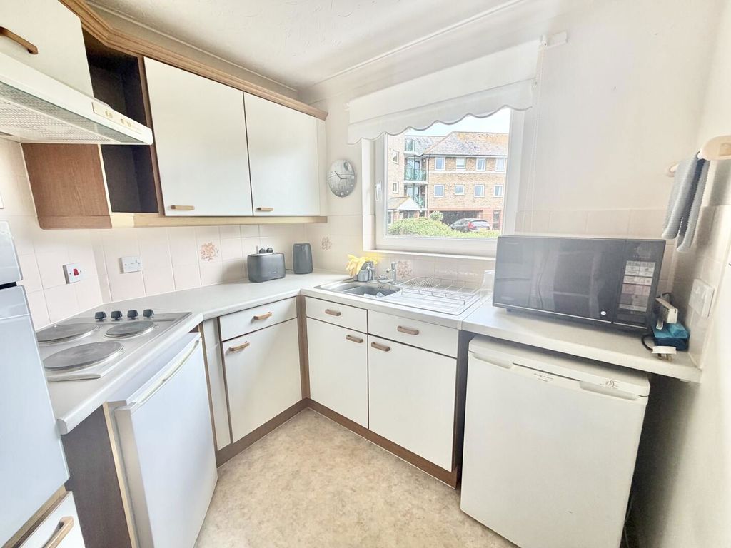 Property photo 3 of 12