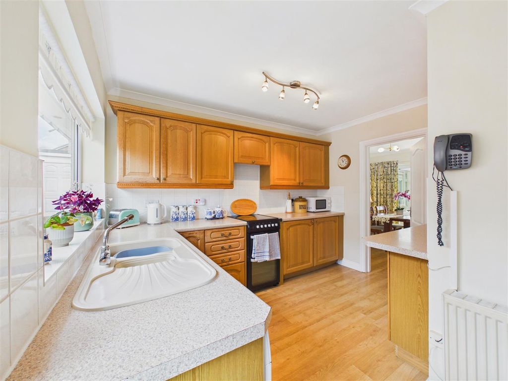 Property photo 3 of 17 Kitchen
