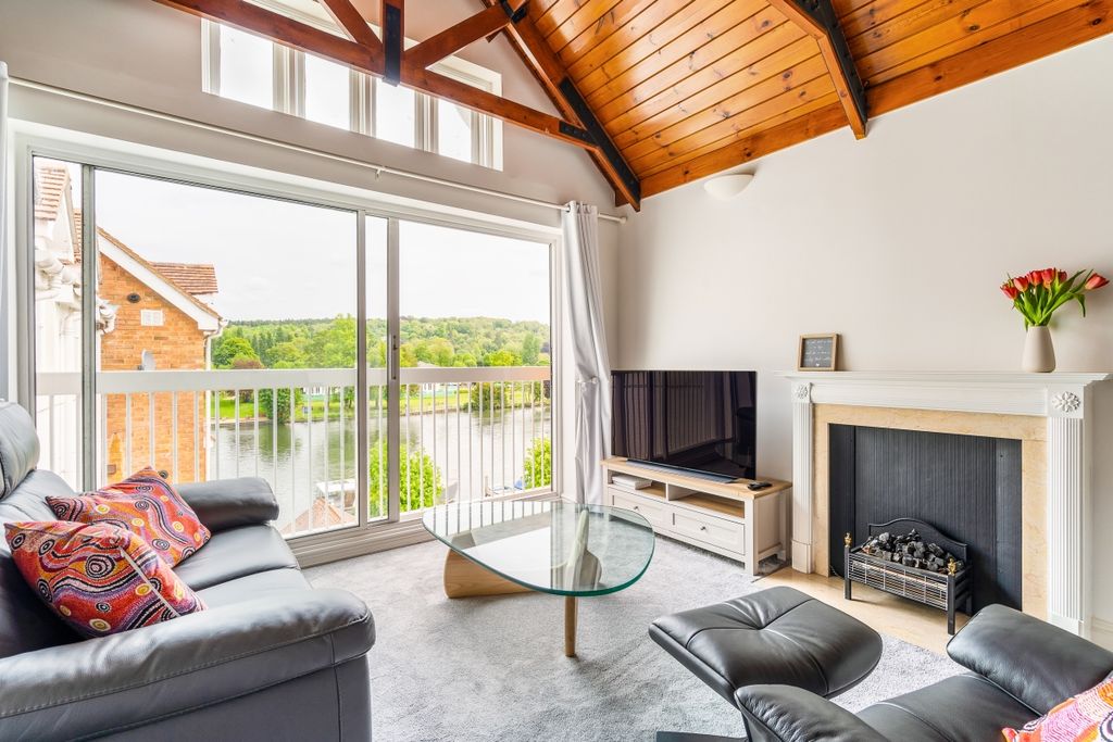 Property photo 3 of 17 14 Boathouse Reac...