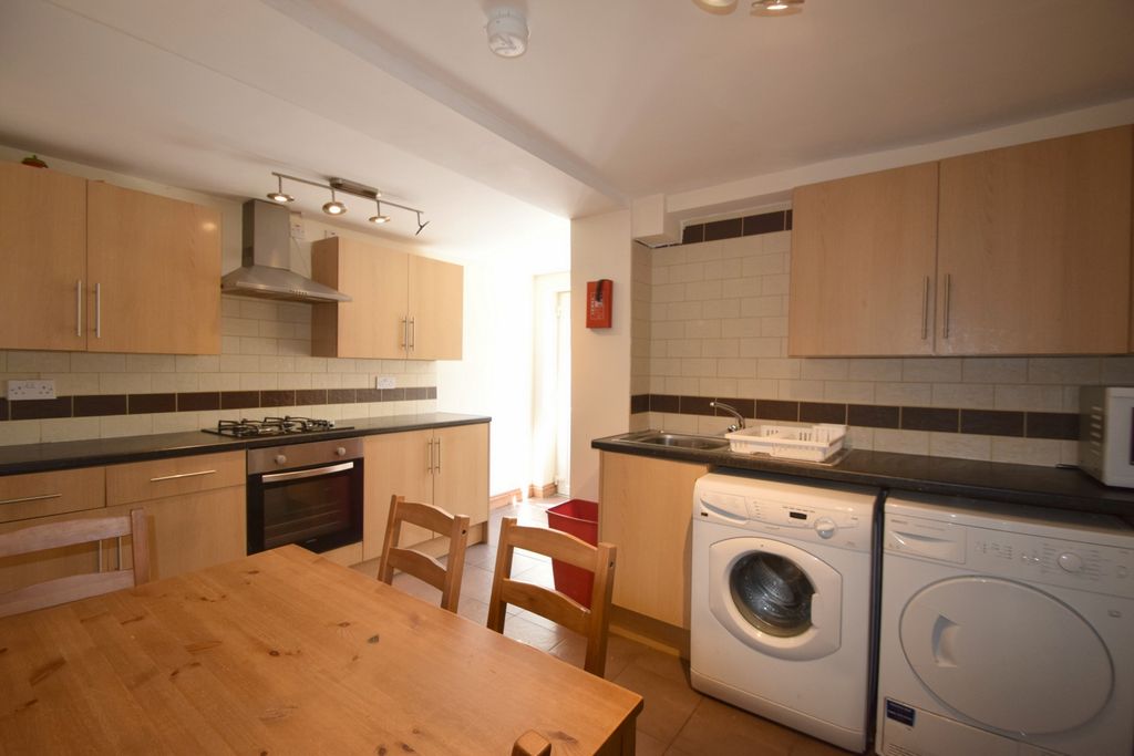 Property photo 1 of 15 Photo 6