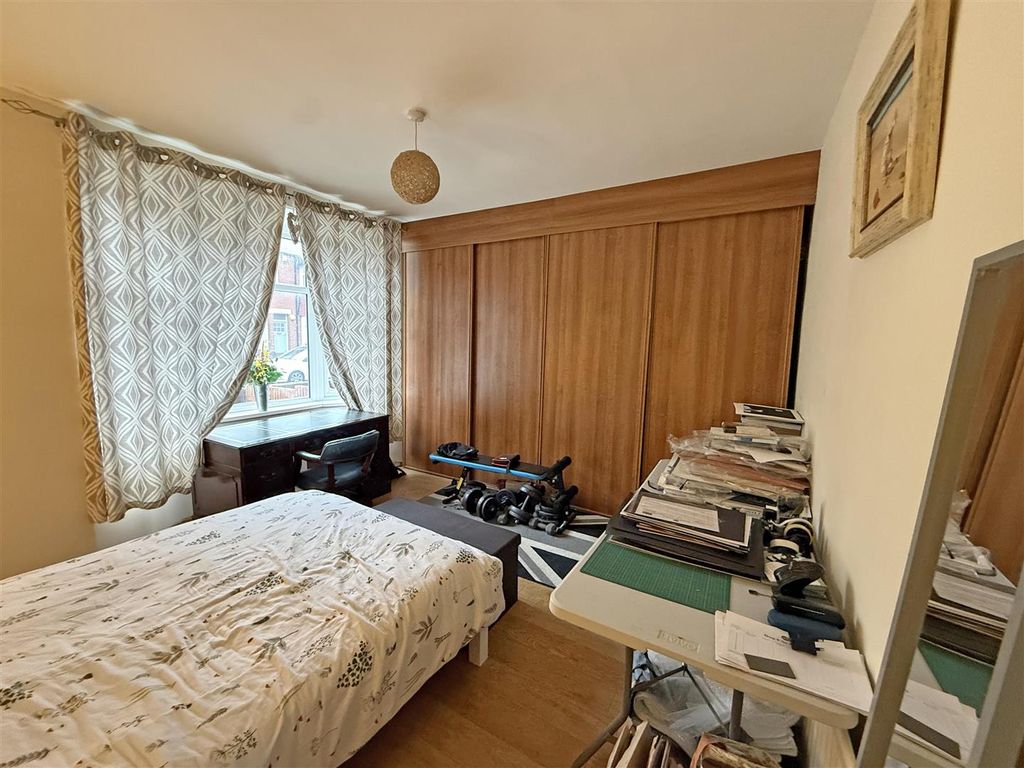 Property photo 3 of 5 Bedroom.Jpg