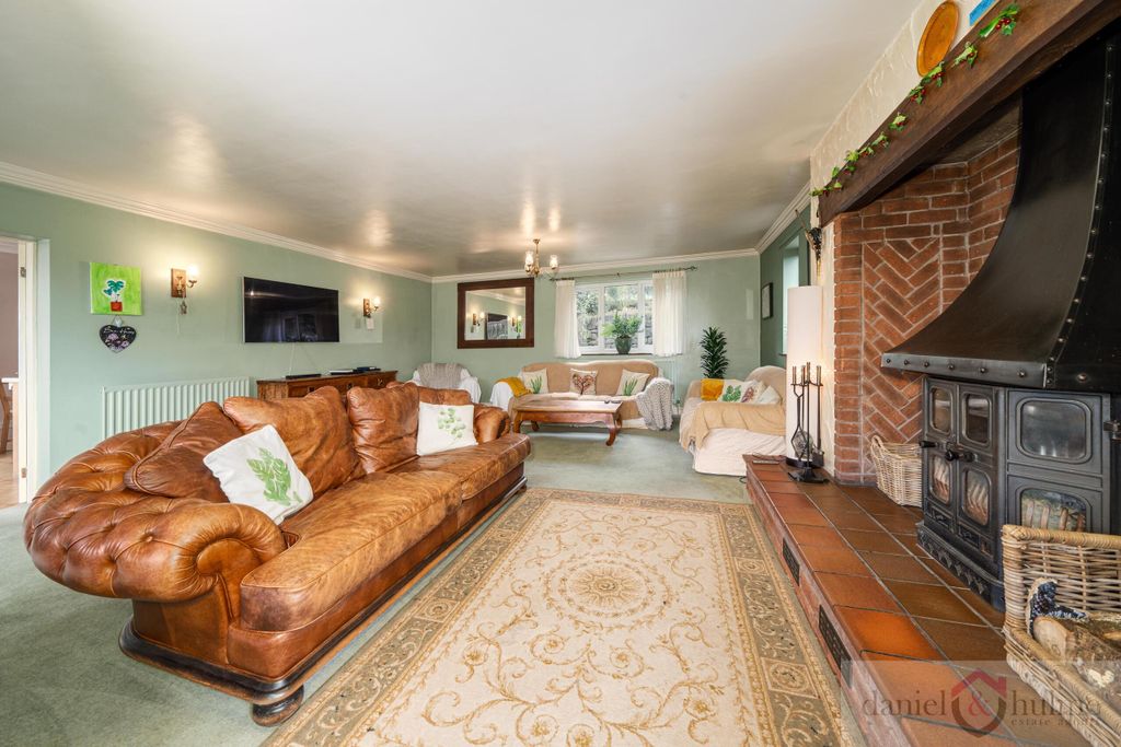 Property photo 1 of 37 Photo 10