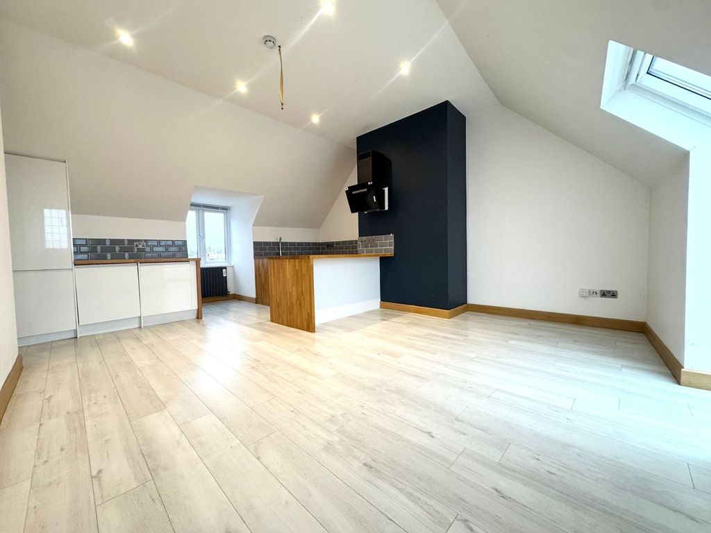 Property photo 2 of 12 Picture No. 23