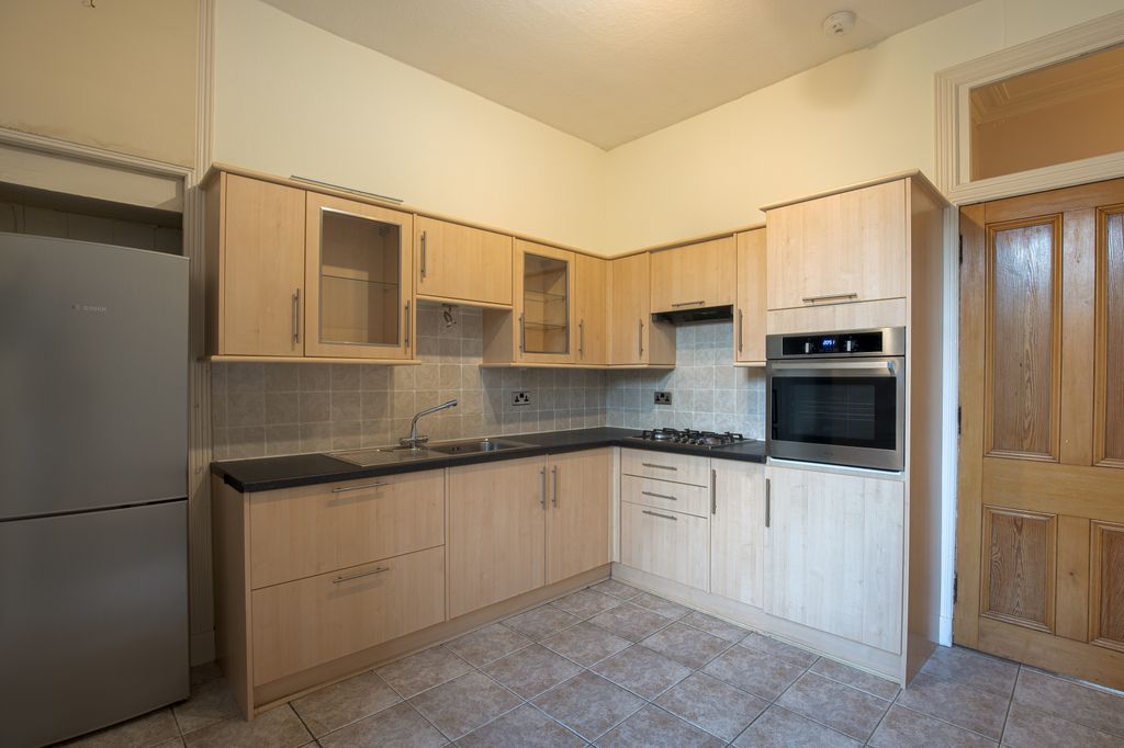 Property photo 3 of 7 Kitchen