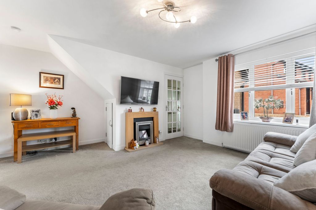 Property photo 3 of 20