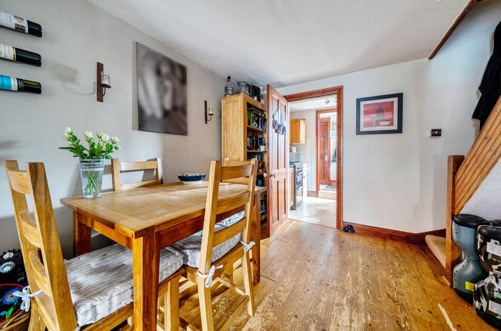 Property photo 3 of 9 1373650-9-6911Caf...