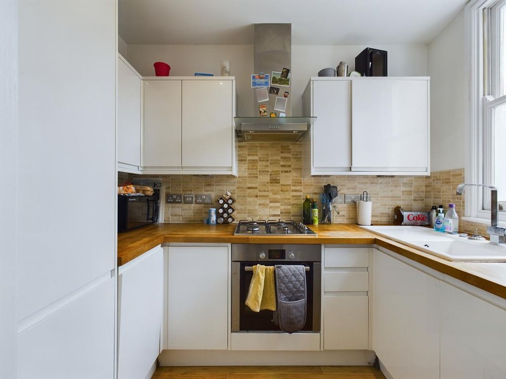 Property photo 2 of 9 Kitchen