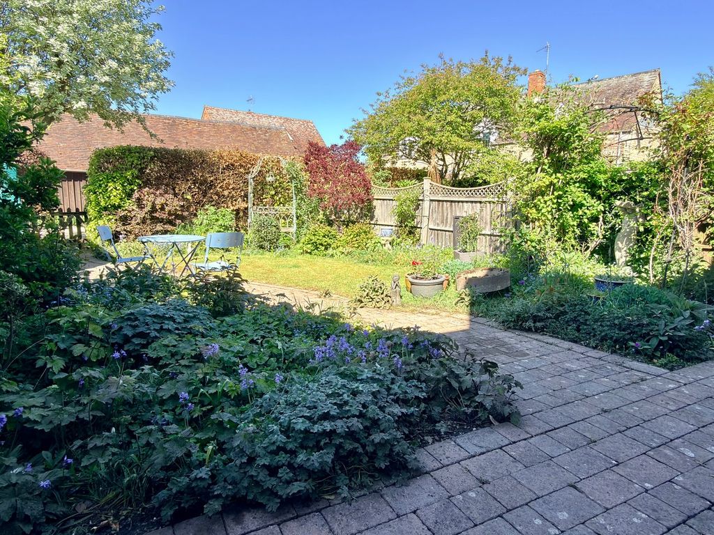 Property photo 2 of 12