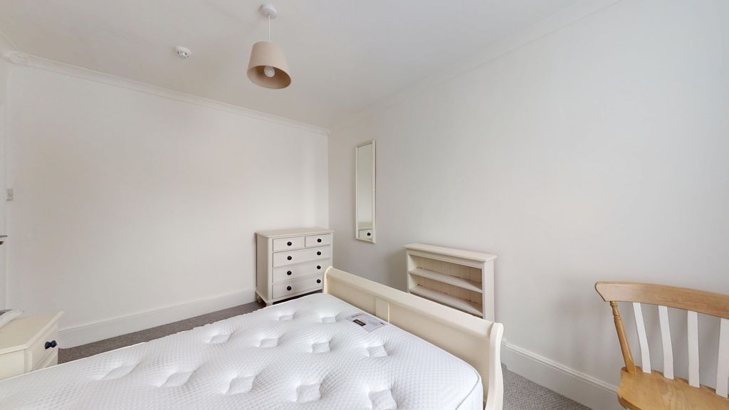 Property photo 3 of 10 Bedroom - Angle 2
