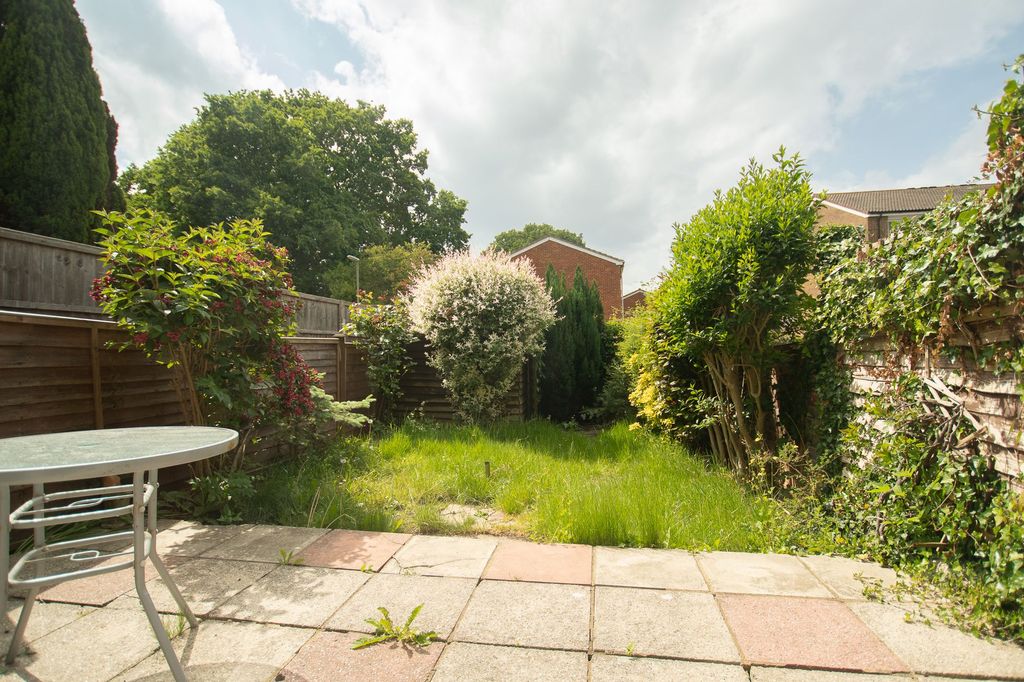 Property photo 2 of 11 Garden