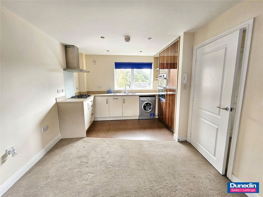 Property photo 2 of 9 Picture No. 13