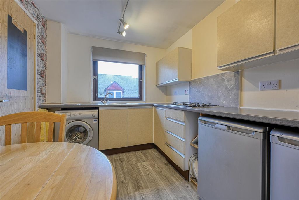 Property photo 3 of 7 4-Kitchen-Bright.Jpg
