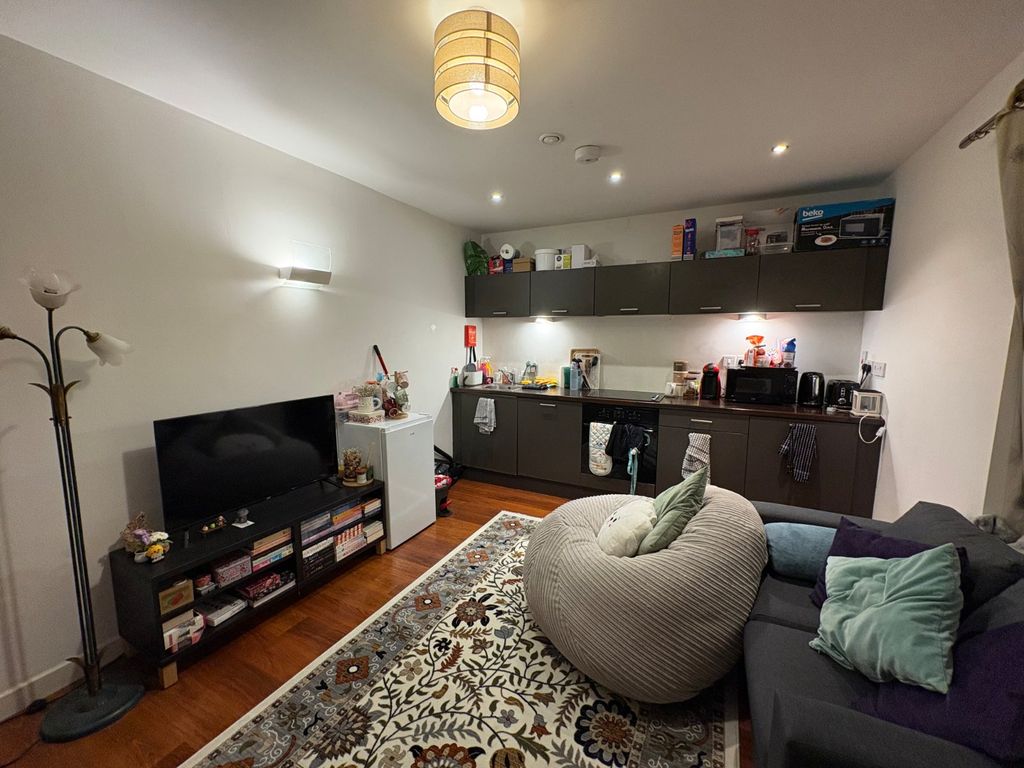 Property photo 2 of 8 Picture No. 13