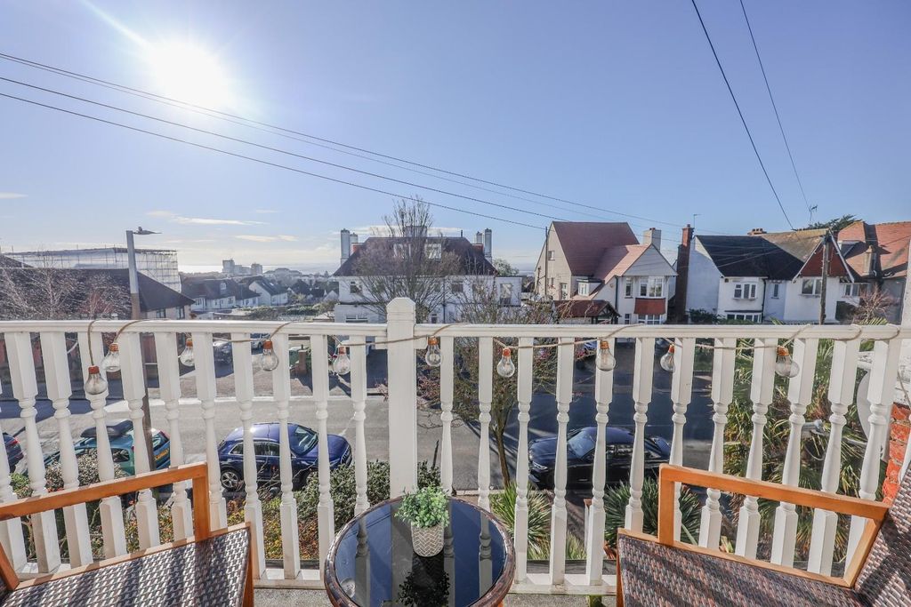 Property photo 3 of 25