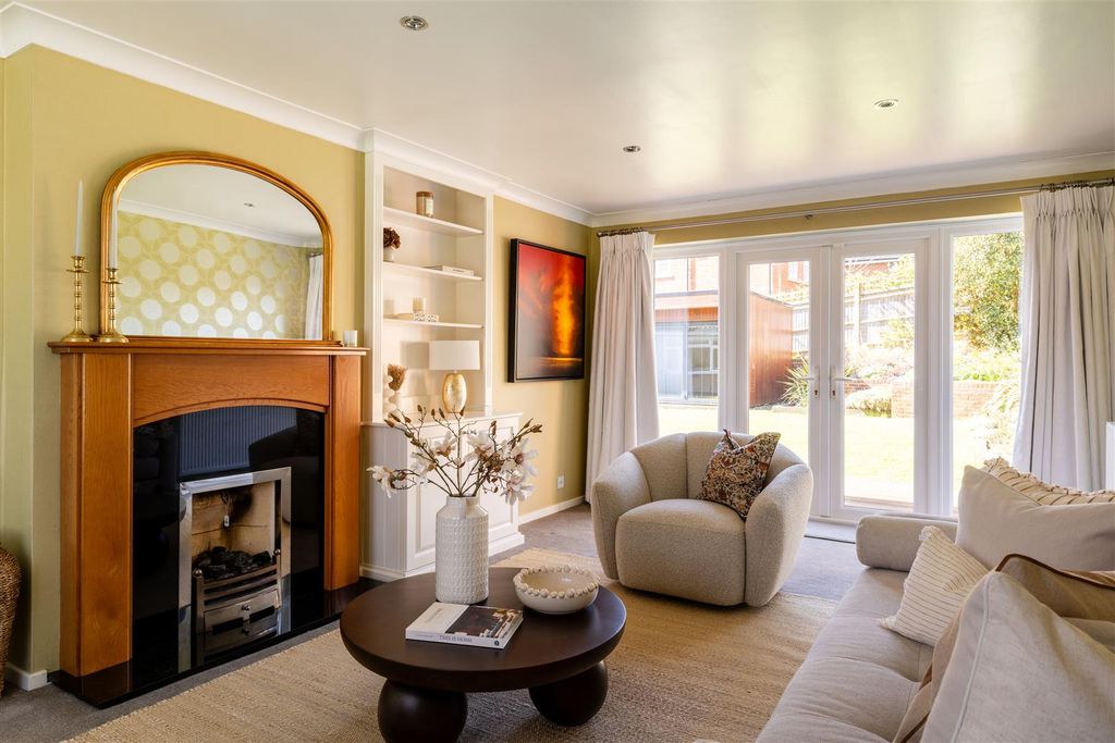 Additional image 4 of 4 bed detached house for saleBeaufort Close, Reigate RH2