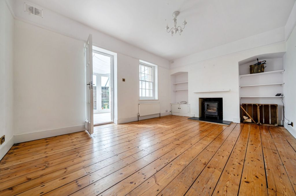 Property photo 2 of 22