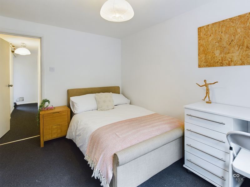 Property photo 1 of 8 Photo 3