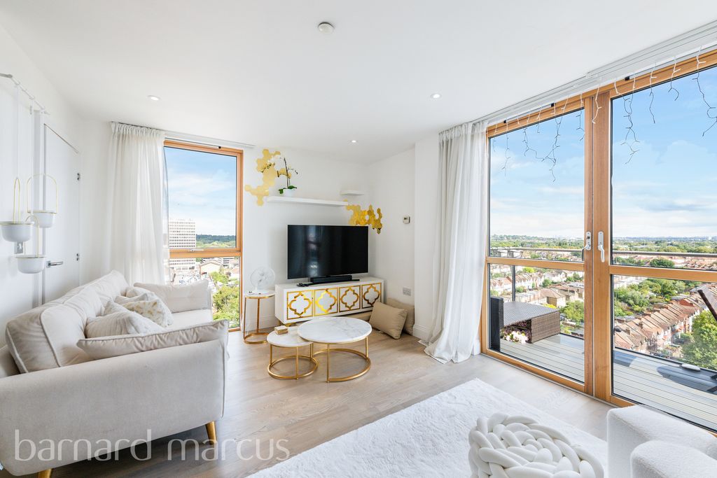 Property photo 1 of 8 Bedroom