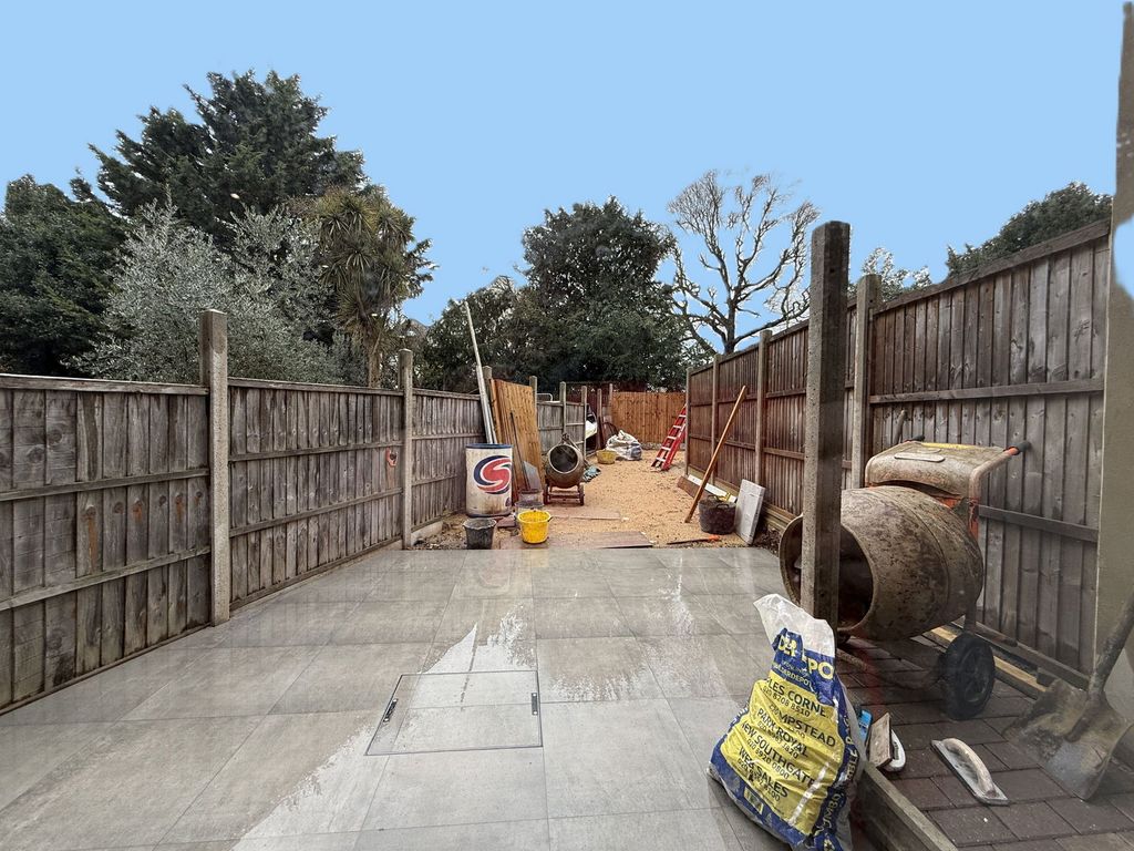 Property photo 2 of 23