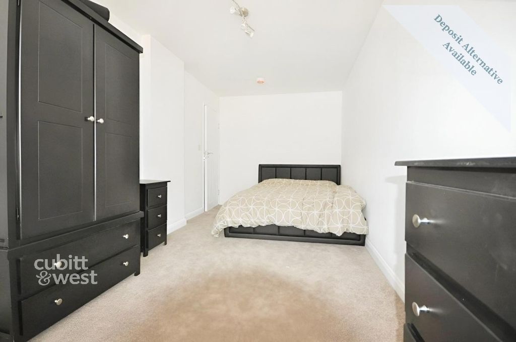 Property photo 1 of 8 Bedroom