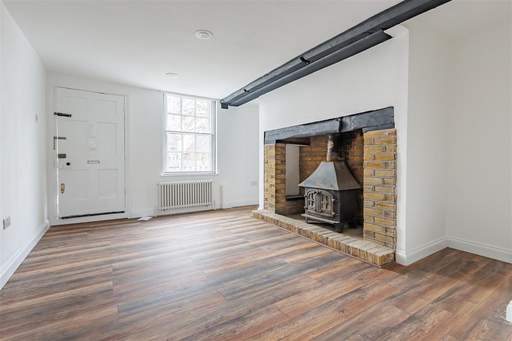 Property photo 2 of 32 108 High Street (3).Jpg