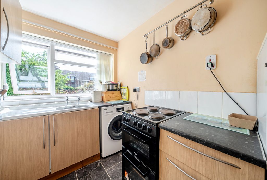 Property photo 2 of 13 1335370-11-689B24...