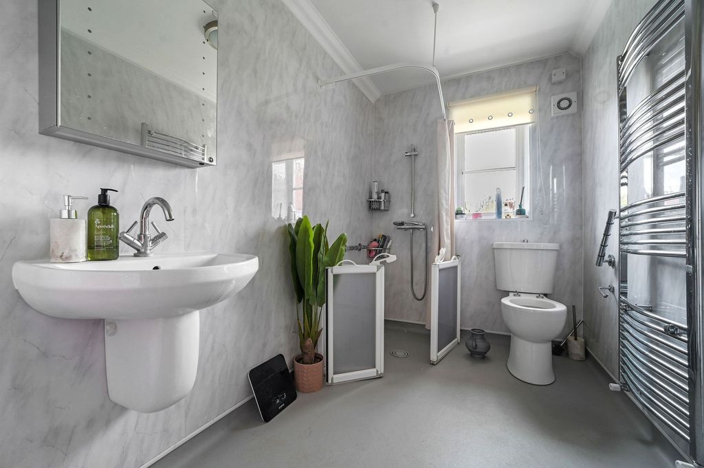 Property photo 3 of 20