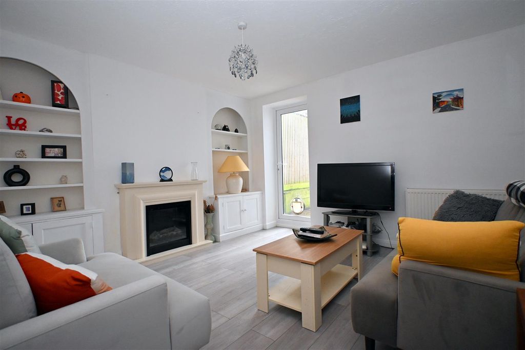 Property photo 3 of 15 Living Room