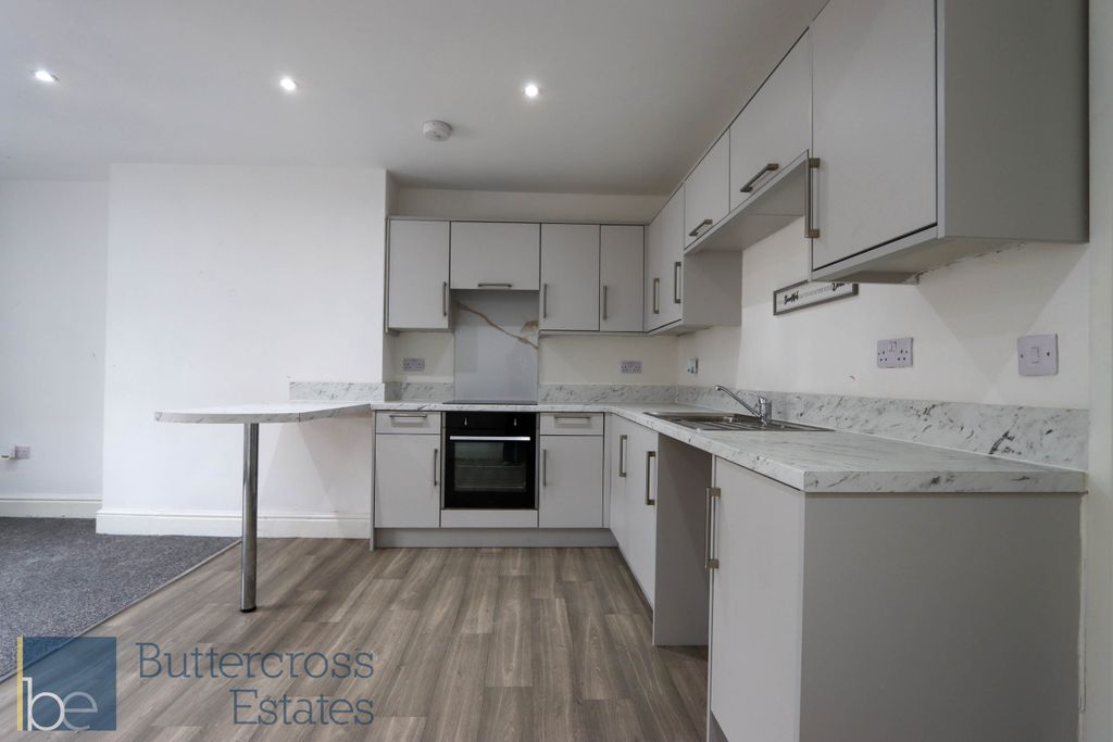 Property photo 3 of 8 Kitchen