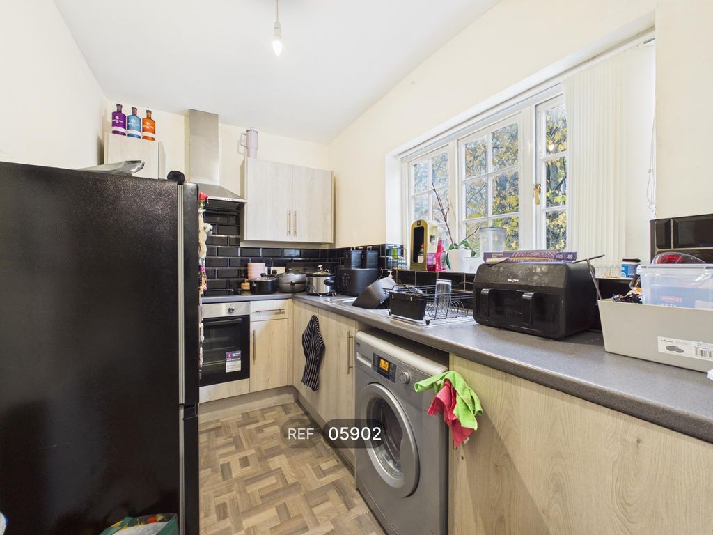 Property photo 2 of 8 Kitchen