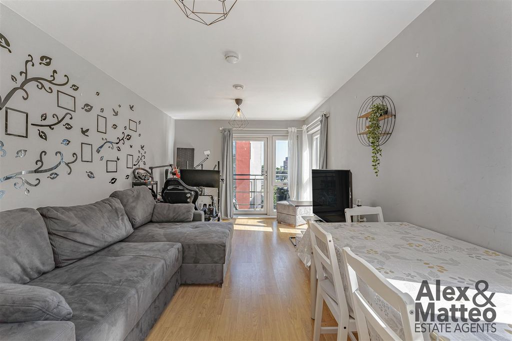 Property photo 2 of 21 Silwood Street