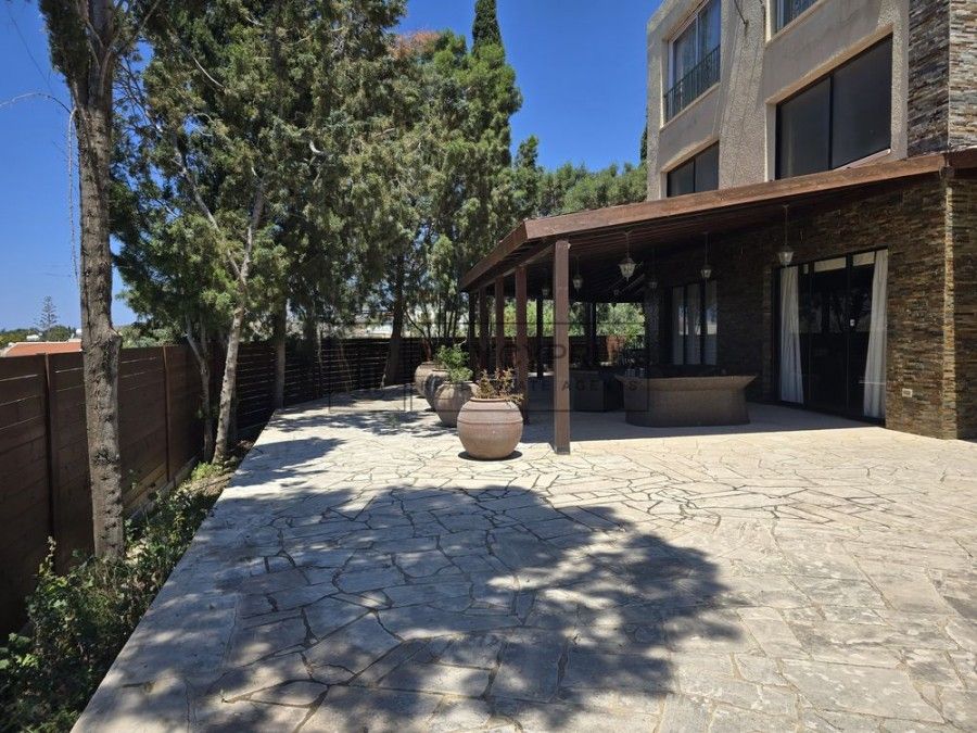 Property photo 2 of 40