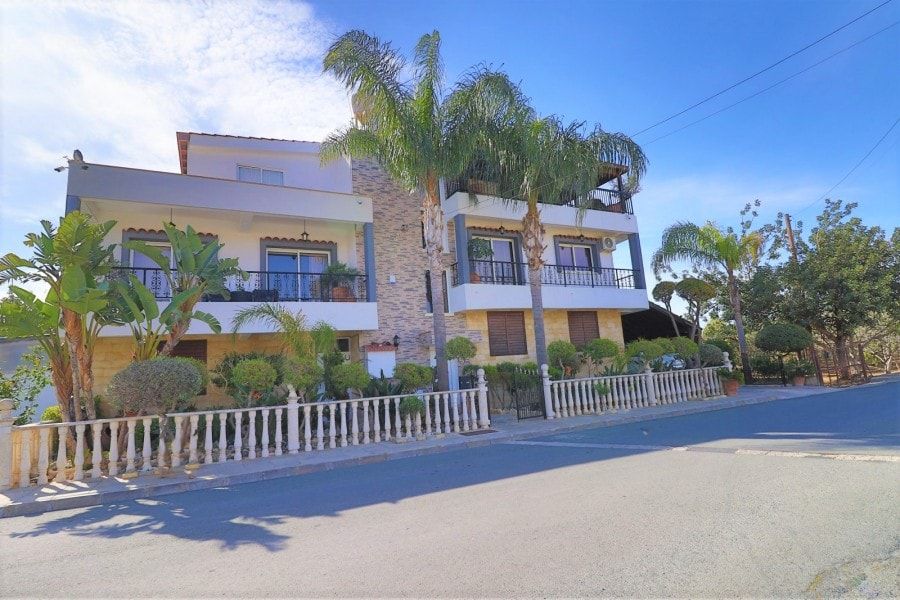 Property photo 1 of 30