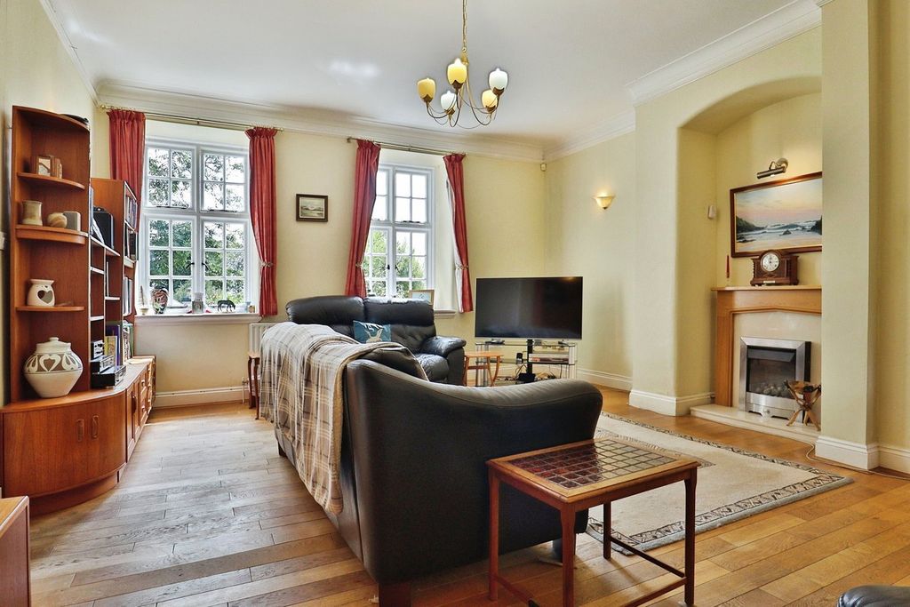 Property photo 2 of 25
