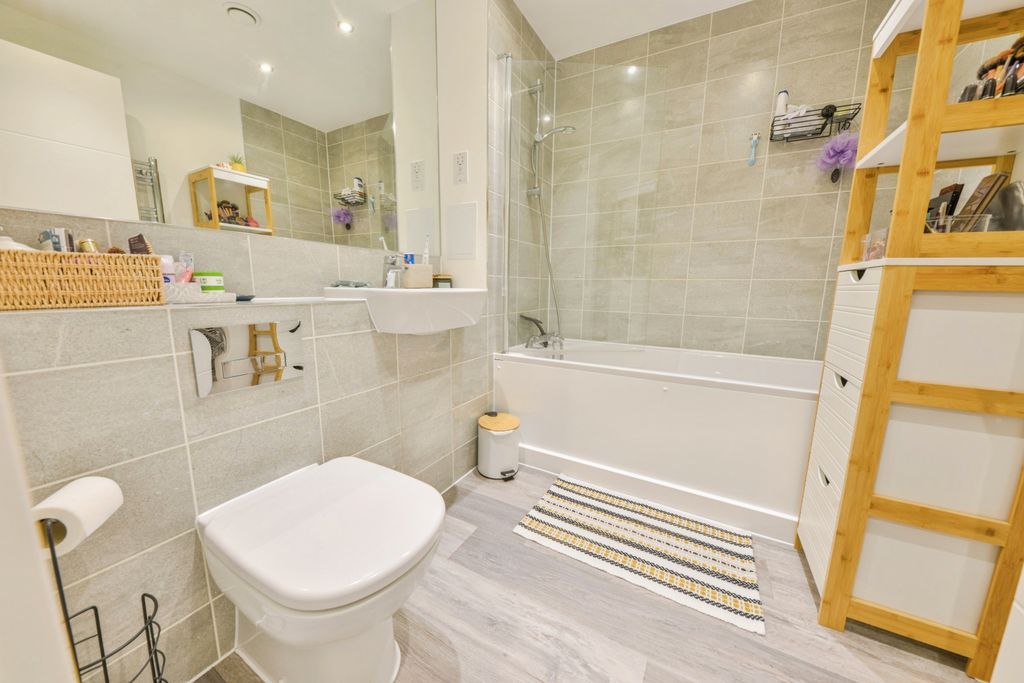 Additional image 6 of 2 bed flat for saleTown Centre, Hatfield AL10