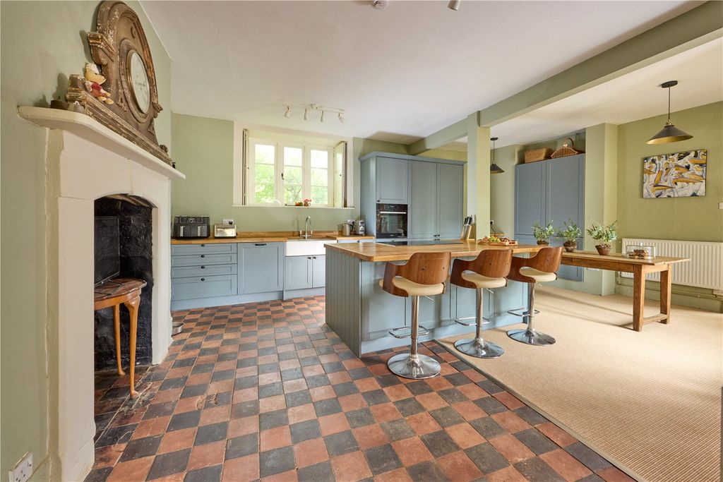 Property photo 2 of 18 Kitchen